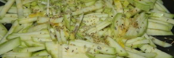 картофельная запеканка с говяжьим фаршем, пекинской капустой, кабачками и сыром сулугуни