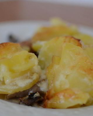 Картофельная запеканка с мясом и грибами