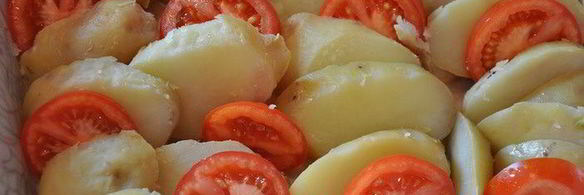 овощная запеканка с мясными шариками, чесноком и базиликом