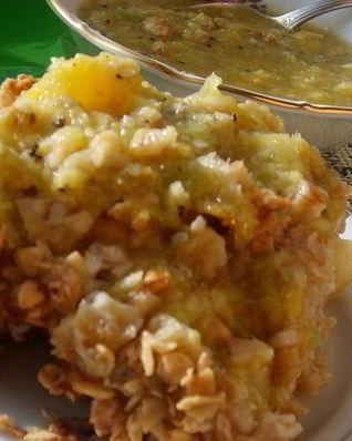 Овсяная запеканка с соусом из киви и апельсина