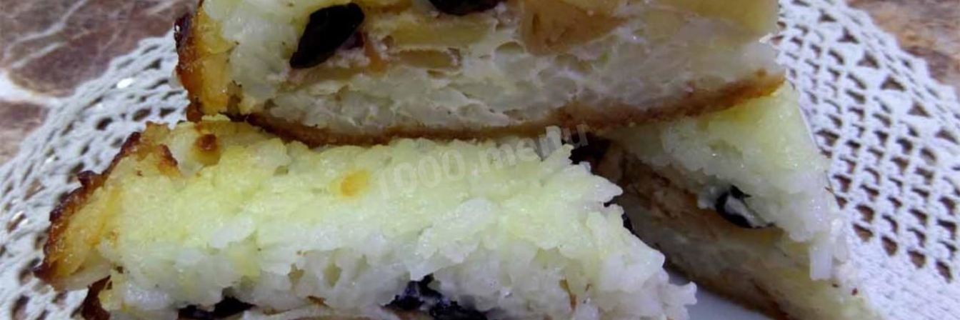 Рисовая запеканка с яблоками и изюмом