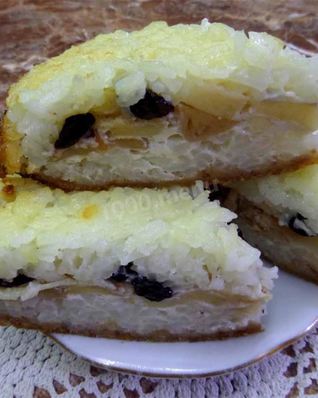 Рисовая запеканка с яблоками и изюмом