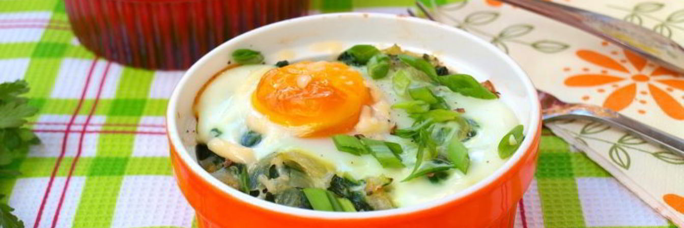 Рисовая запеканка со шпинатом и яйцом