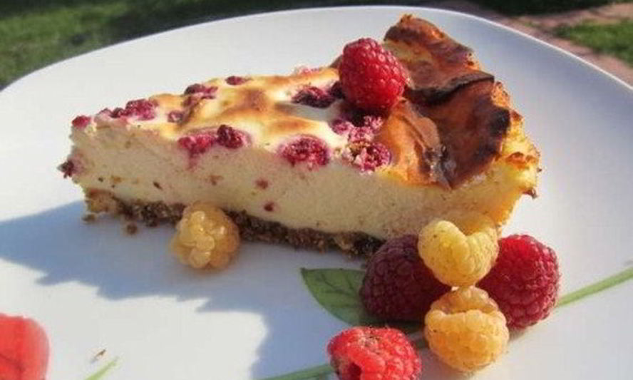 Рецепт творожно-ягодной запеканка с сахарной пудрой