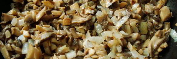 запеканка из куриных рулетиков с грибами под сливочной заливкой