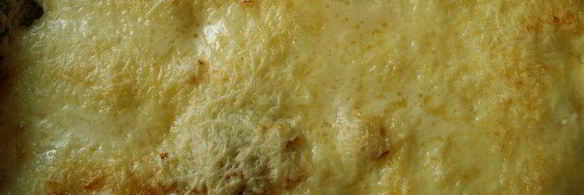 запеканка из куриных рулетиков с грибами под сливочной заливкой