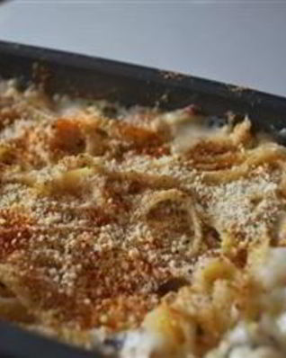 Запеканка из макарон с курицей и соусом Бешамель