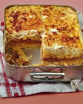 Запеканка с фаршем под соусом Бешамель