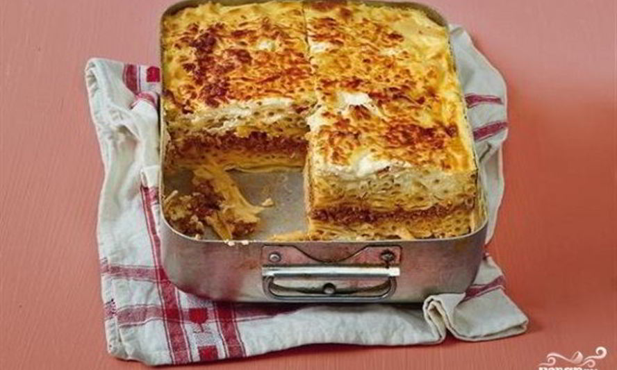 Рецепт запеканки с фаршем под соусом бешамель