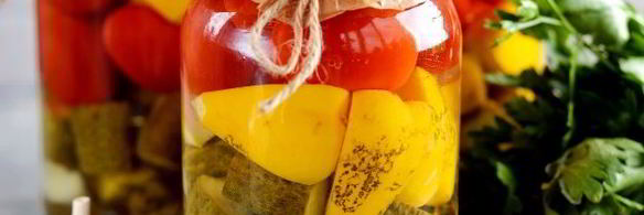 ассорти из помидоров, огурцов и патиссонов на зиму