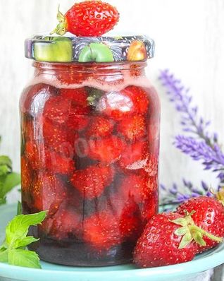 Клубника в собственном соку на зиму
