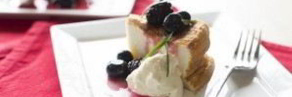 ванильный торт с ягодным компоте