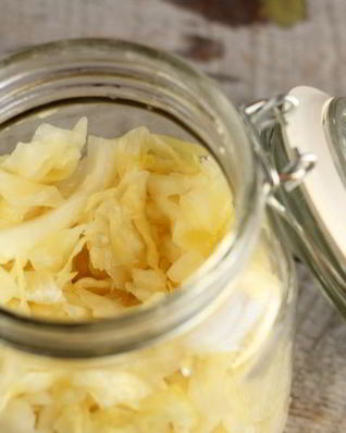 Квашеная капуста в банке