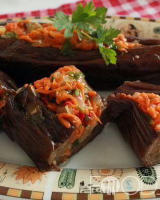 Квашеные баклажаны, фаршированные морковью и чесноком на зиму