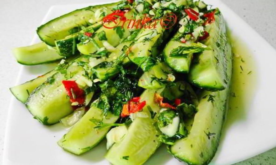 Рецепт быстромаринованных огурцов в контейнере