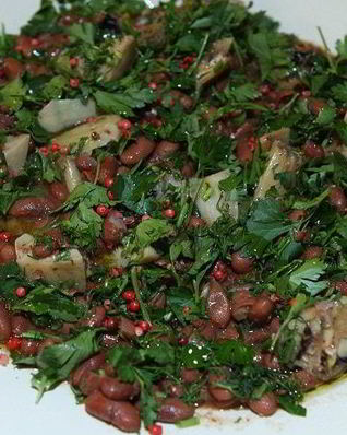 Фасоль с маринованными артишоками