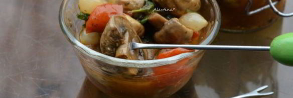 грибочки маринованные в винном соусе