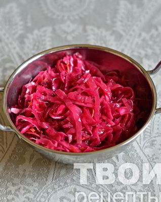 Капуста маринованная со свеклой