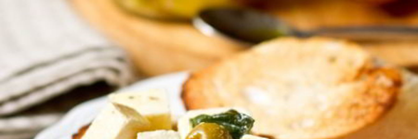 Маринованная фета с оливками