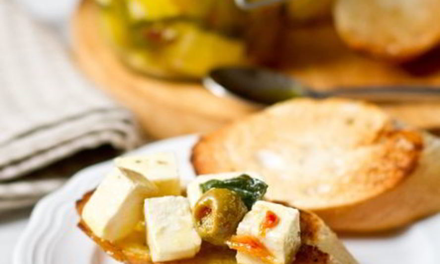 Рецепт маринованной феты с оливками