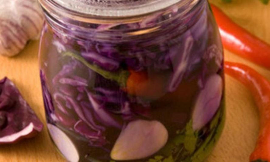 Рецепт маринованной капусты с хреном и чесноком