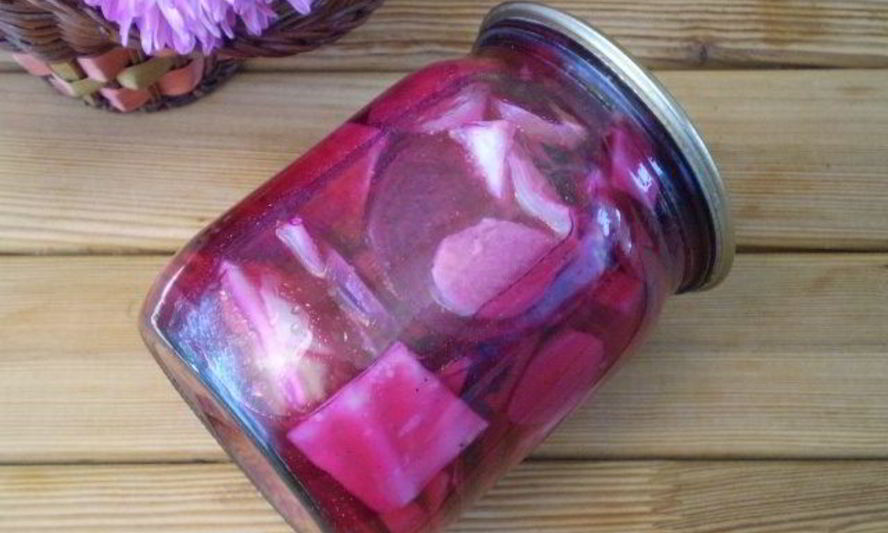 Рецепт маринованной капусты со свеклой и чесноком