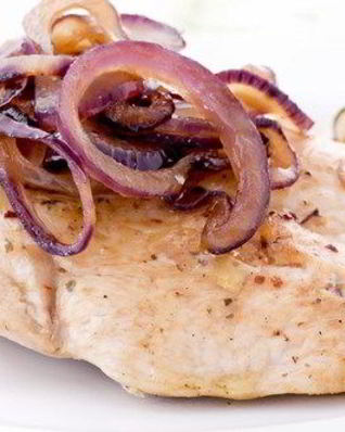 Маринованный красный лук в винном уксусе