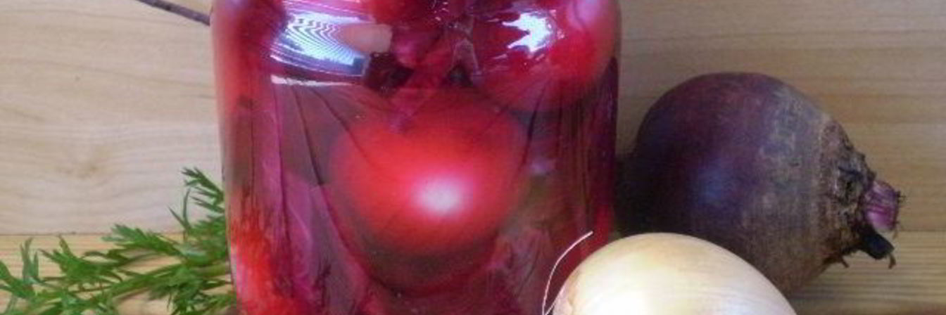 Маринованный лук со свеклой на зиму