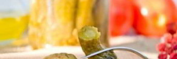 маринованные корнишоны в банках