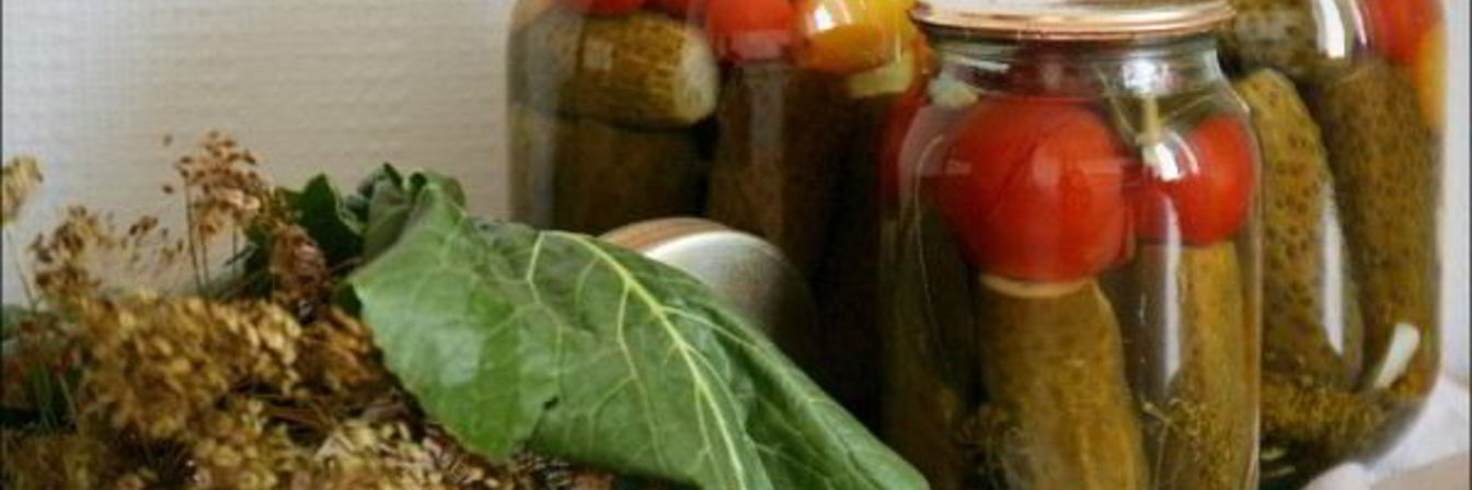 Маринованные огурцы с помидорами