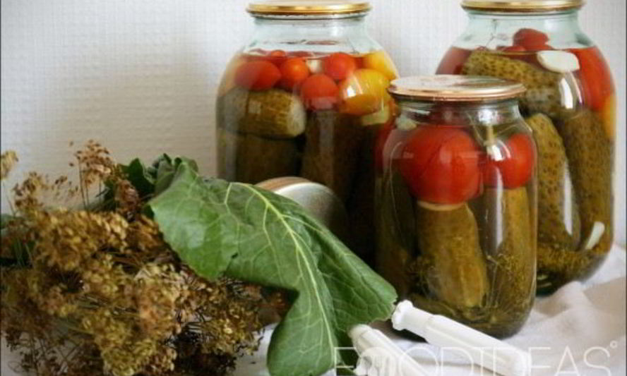 Рецепт маринованных огурцов с помидорами