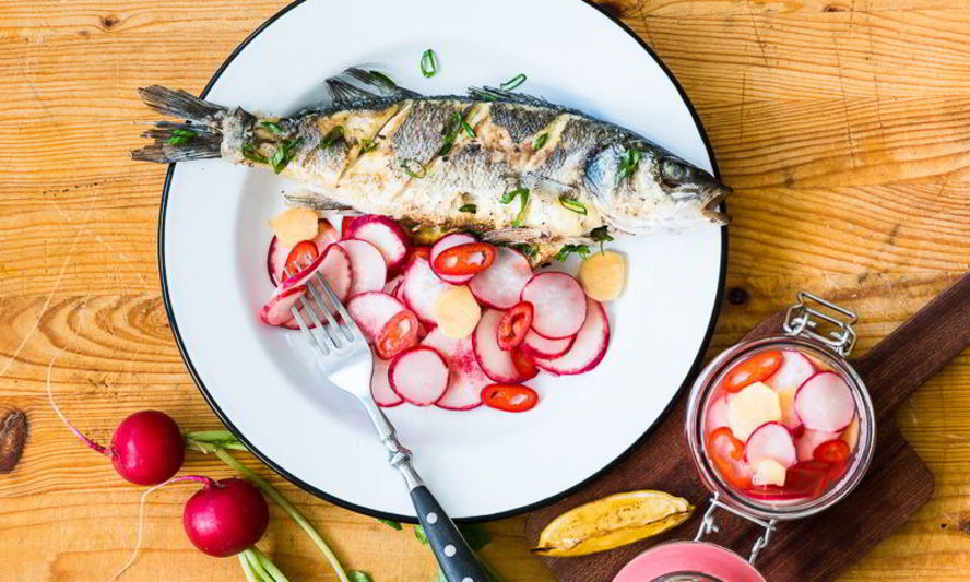 Рецепт острого редиса, быстро замаринованного с имбирем