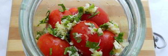 помидоры маринованные с хреном на зиму