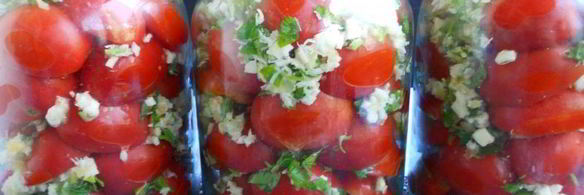 помидоры маринованные с хреном на зиму