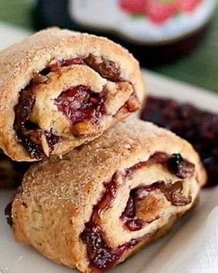 Булочки к чаю с малиновым вареньем