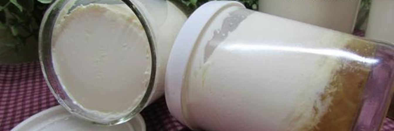 Йогурт с вареньем