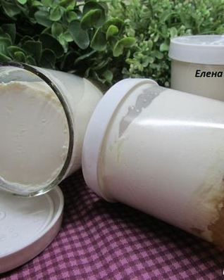 Йогурт с вареньем