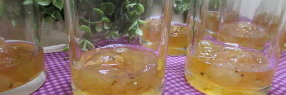 йогурт с вареньем