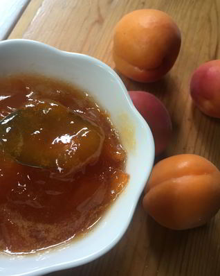 Простое абрикосовое варенье