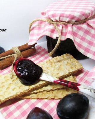 Сливовый конфитюр с корицей и лимоном