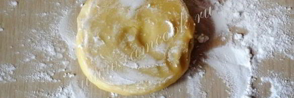 слоеные булочки с вареньем