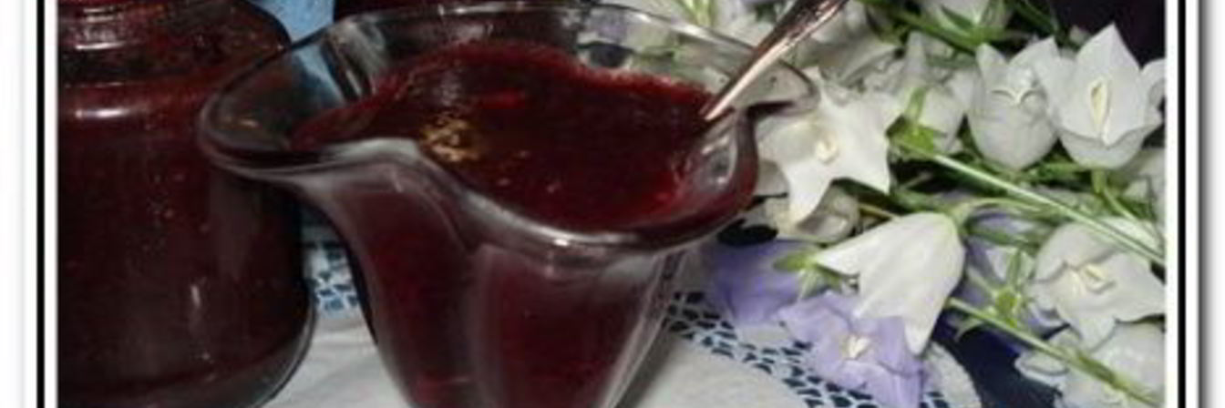 Вишневое варенье с миндалем и шоколадом