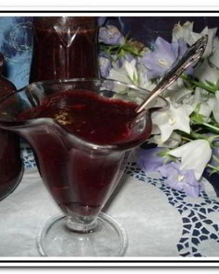 Вишневое варенье с миндалем и шоколадом