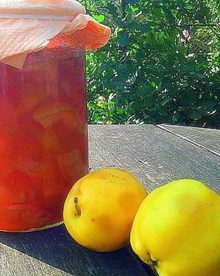 Яблочное варенье с миндалем