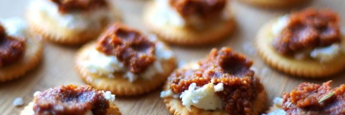 Закуска с вялеными помидорами