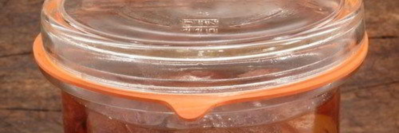 Ароматный маринованный чернослив в арманьяке