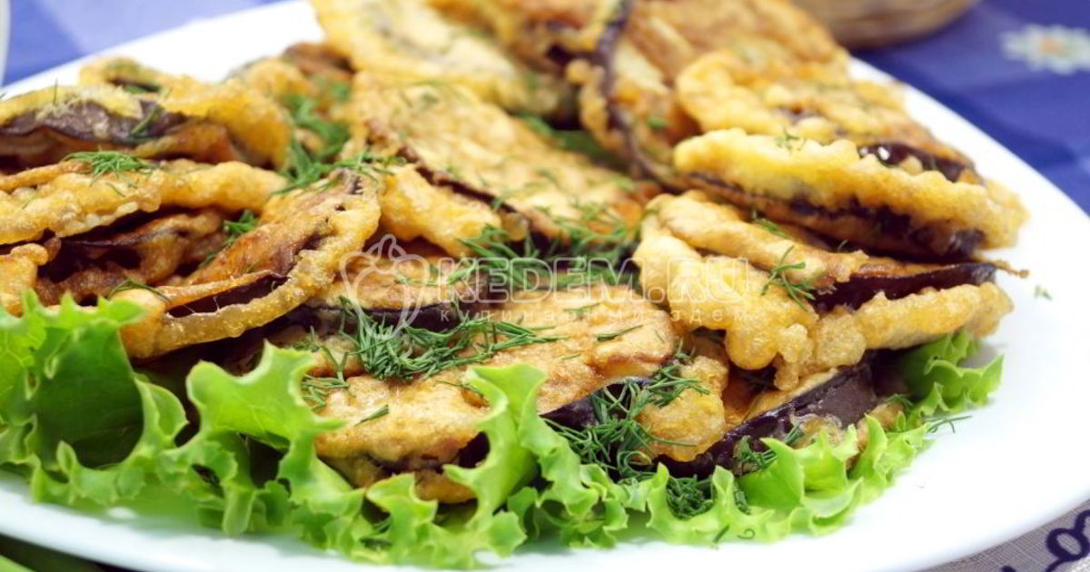 Баклажаны пармеджано веером. Баклажаны в кляре на сковороде. Баклажаны жареные веером. Баклажаны жареные в кляре. Баклажаны веером на сковороде.