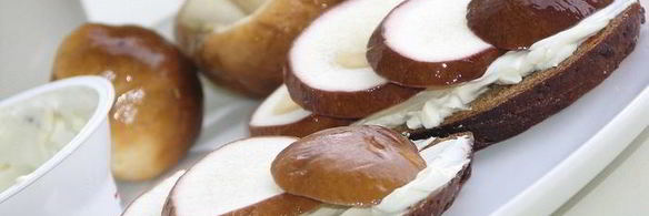 бутерброд с белым грибом