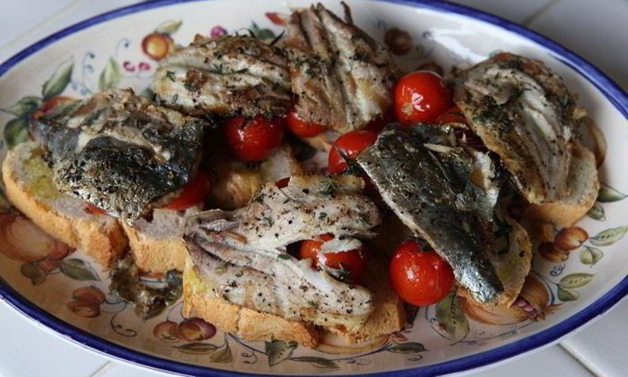 Рецепт бутерброда с сардинками и помидорами