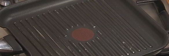 бутерброд с сардинками и помидорами